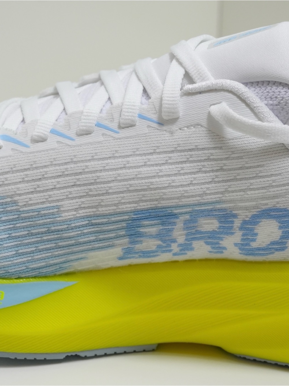 Brooks White Neon Yellow Performance Running Shoes - Picture 3 of 5